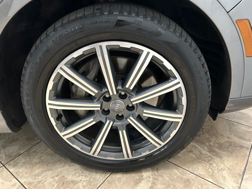 2017 Audi Q7 Image 12