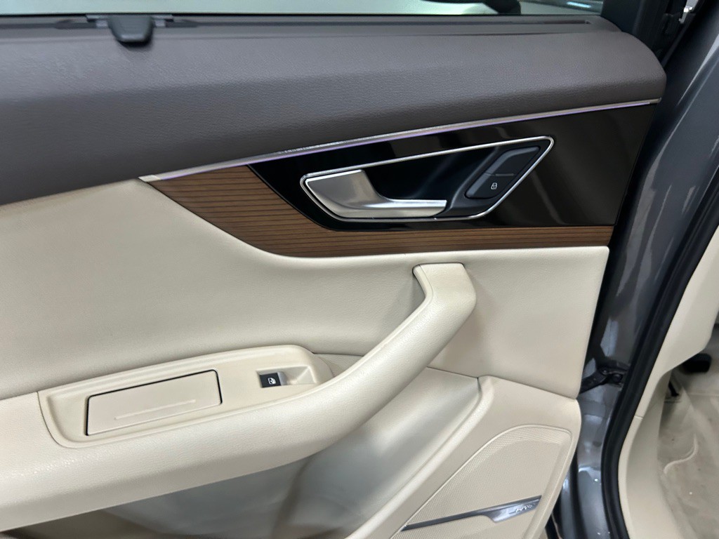 2017 Audi Q7 Image 37