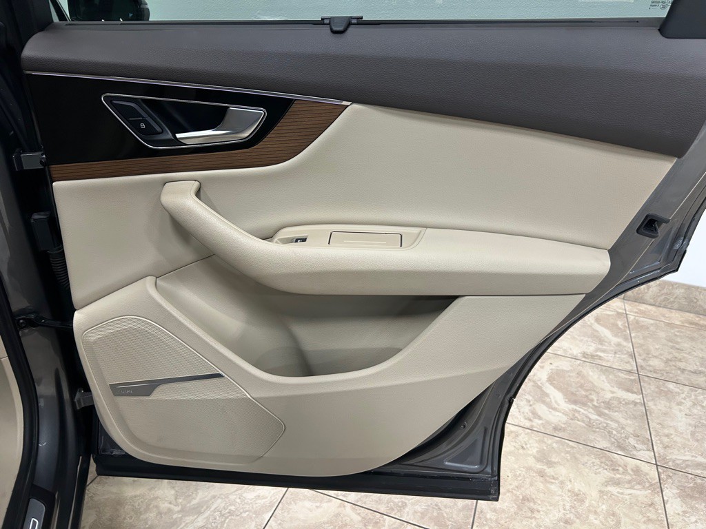 2017 Audi Q7 Image 40