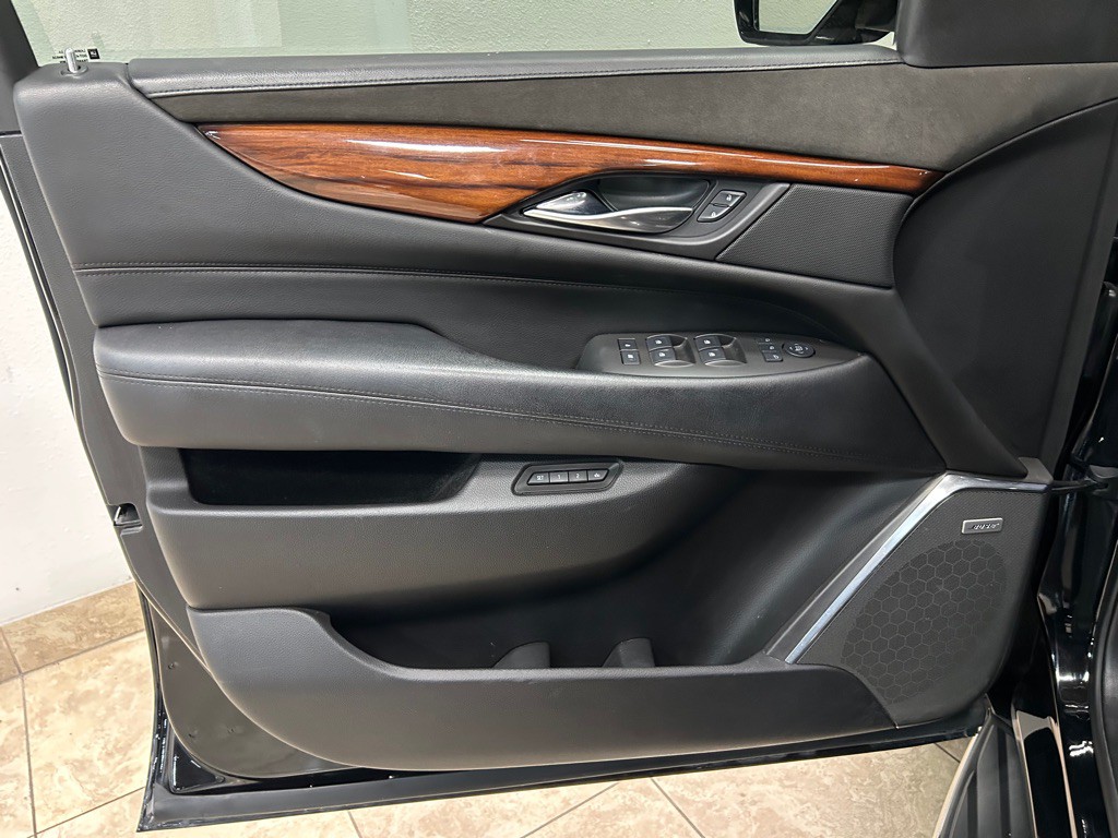 2016 Cadillac Escalade Image 13