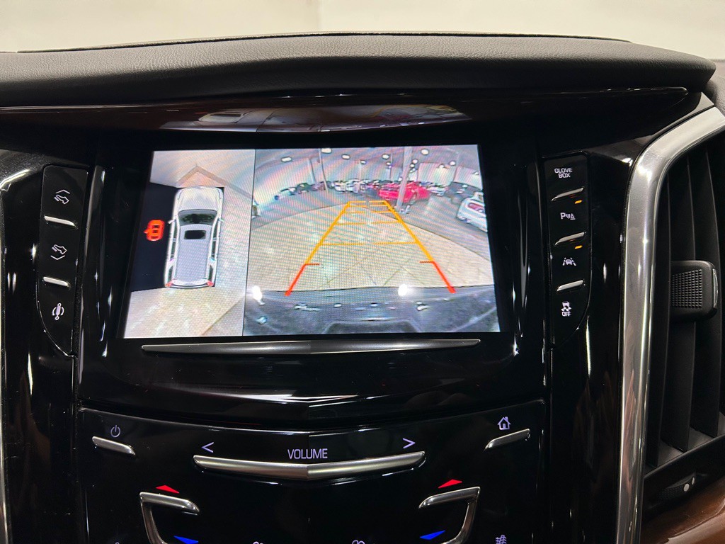 2016 Cadillac Escalade Image 21
