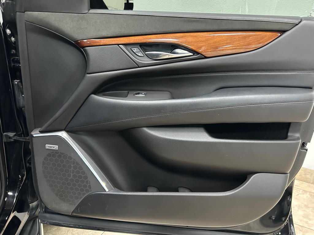 2016 Cadillac Escalade Image 26