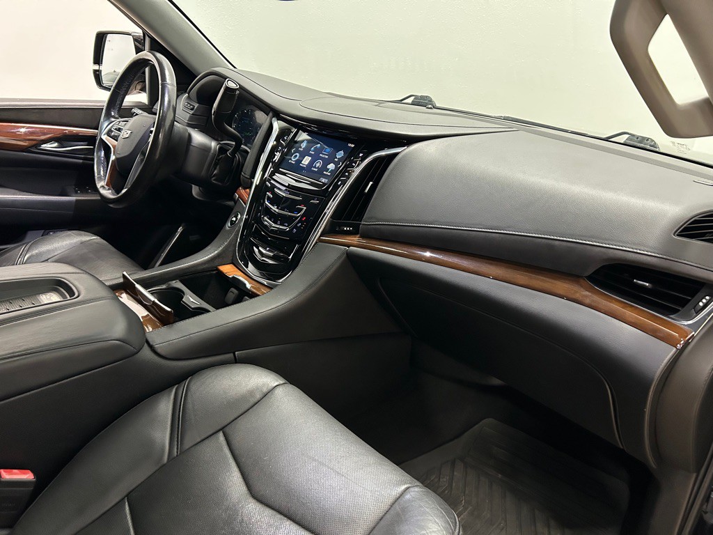 2016 Cadillac Escalade Image 28