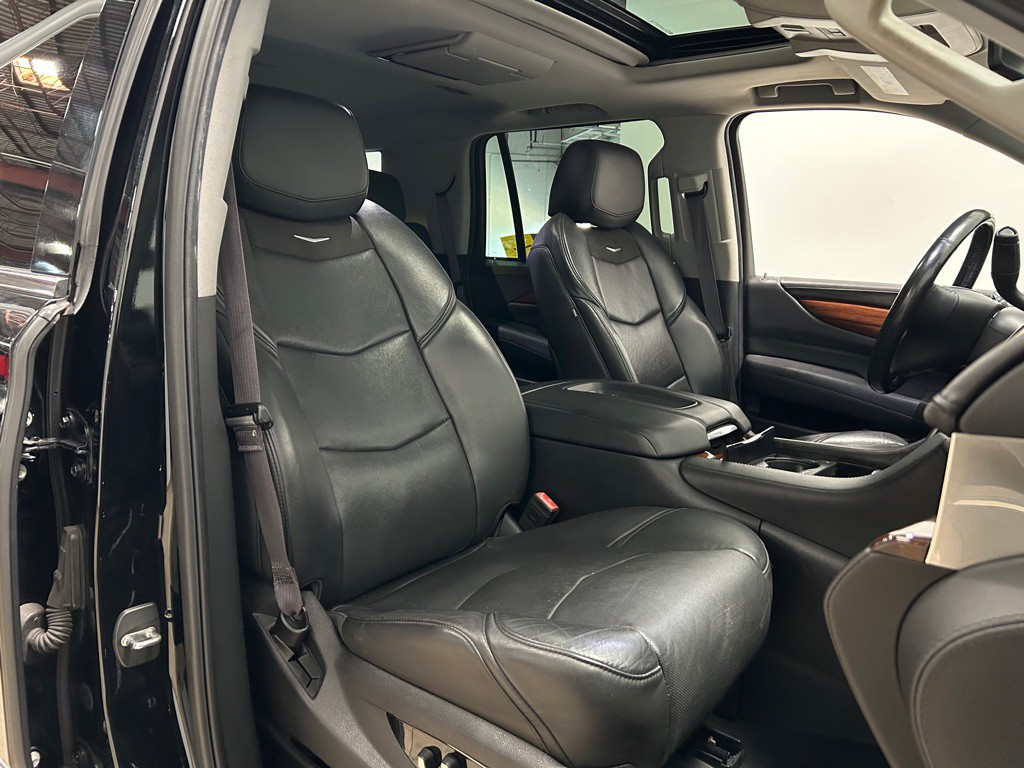 2016 Cadillac Escalade Image 29