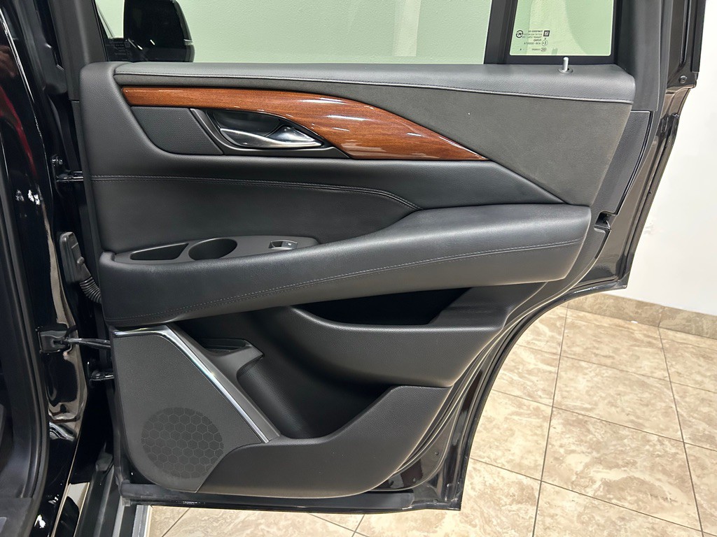 2016 Cadillac Escalade Image 31