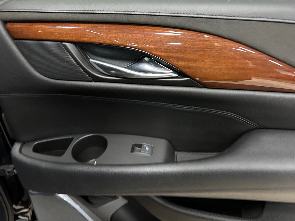2016 Cadillac Escalade Image 32