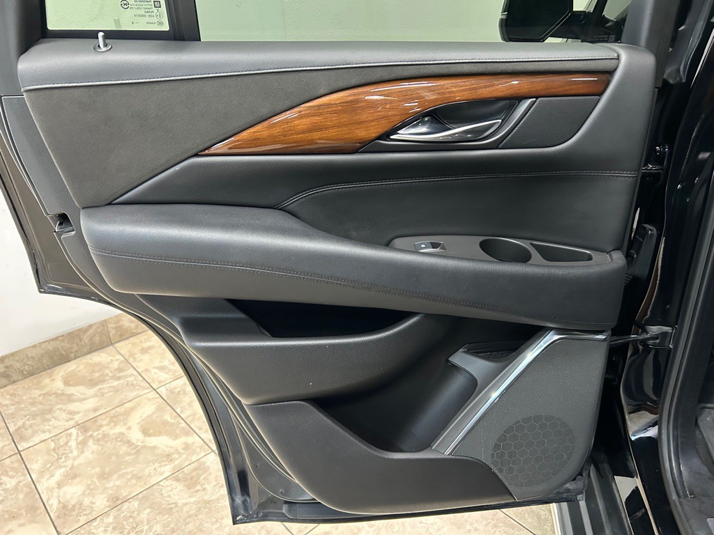 2016 Cadillac Escalade Image 35