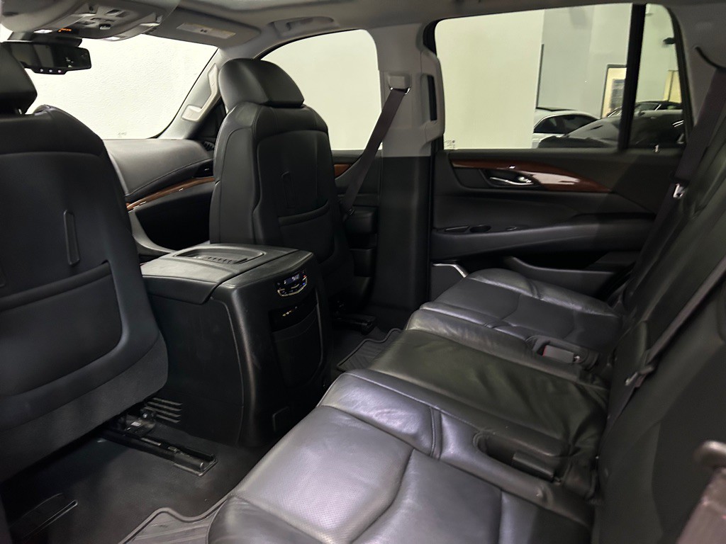 2016 Cadillac Escalade Image 37