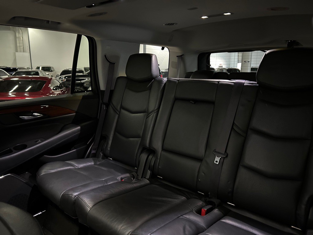 2016 Cadillac Escalade Image 38