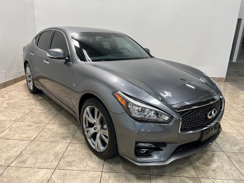 2017 INFINITI Q70 Image 5
