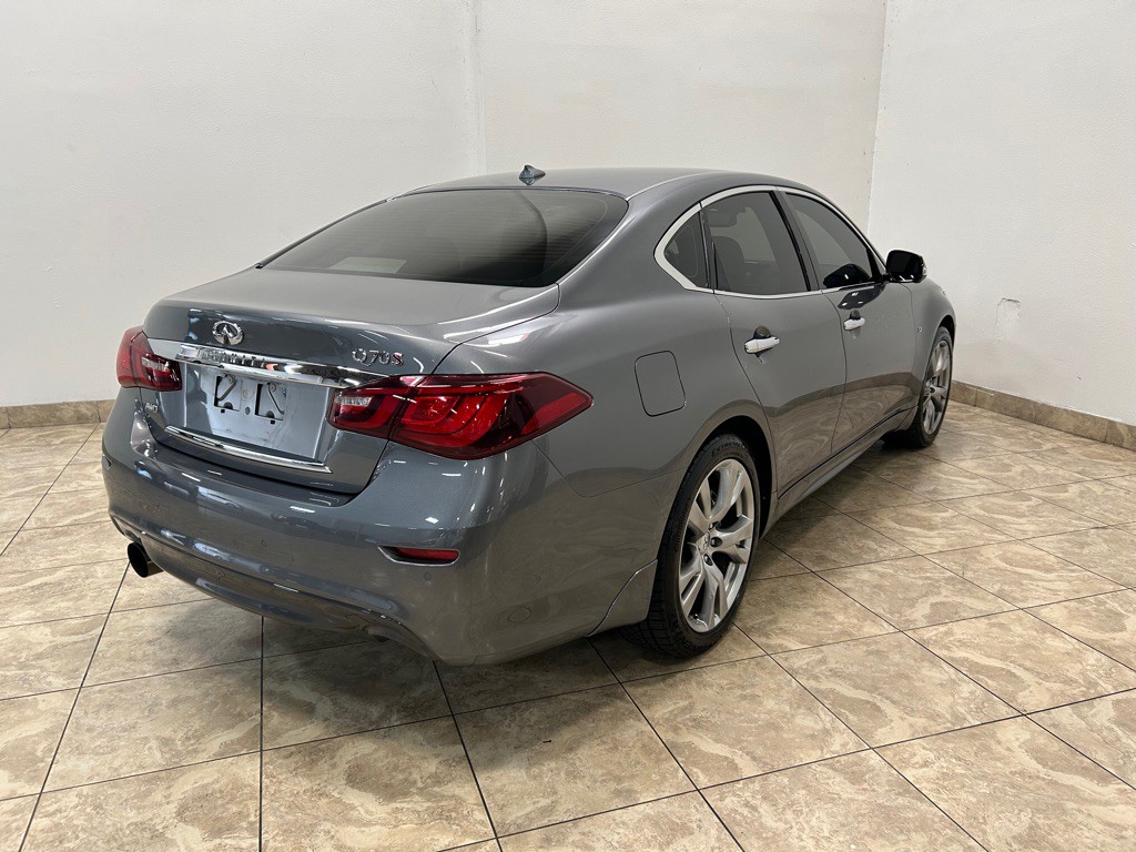2017 INFINITI Q70 Image 7