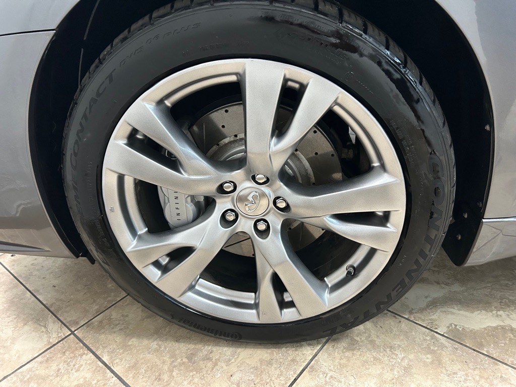 2017 INFINITI Q70 Image 13