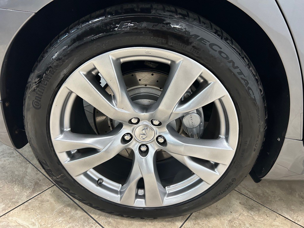 2017 INFINITI Q70 Image 16