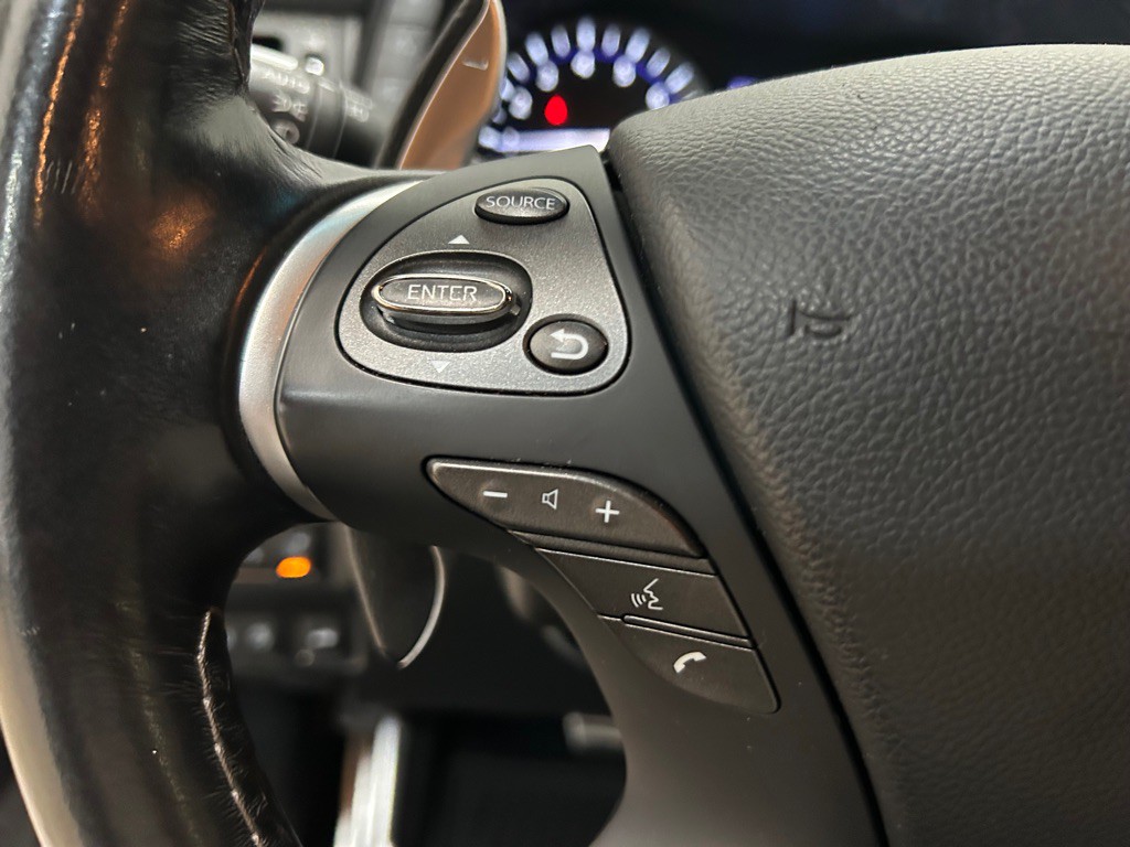 2017 INFINITI Q70 Image 22