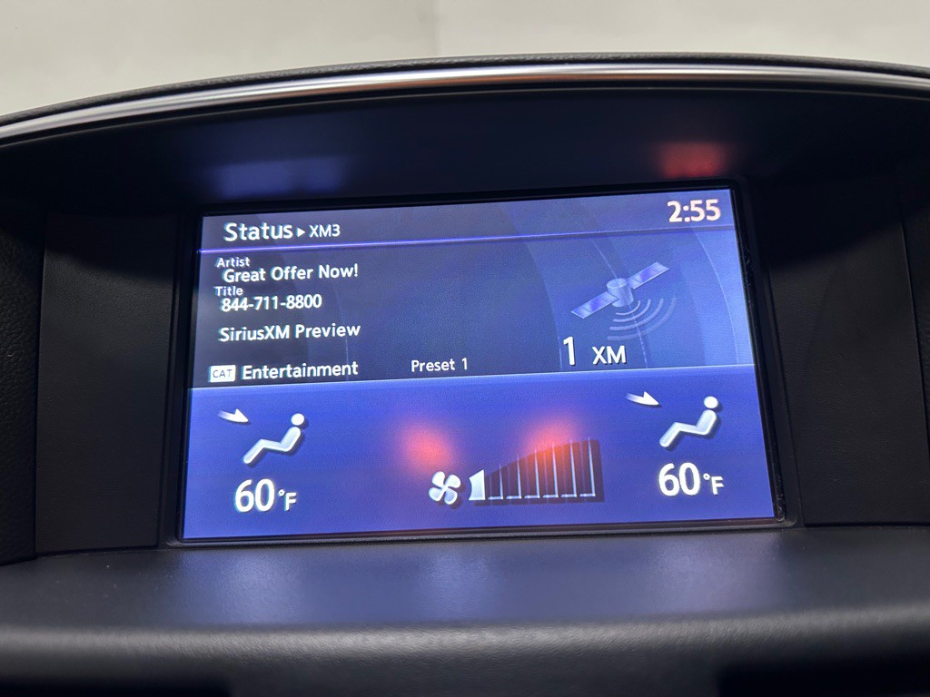 2017 INFINITI Q70 Image 24