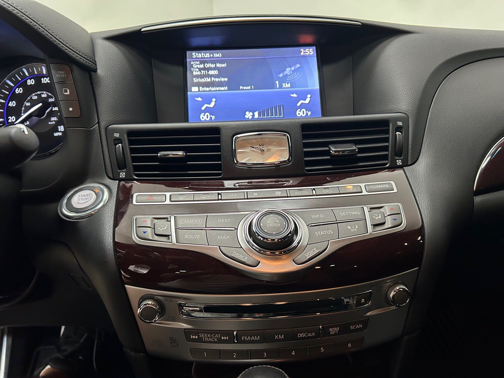 2017 INFINITI Q70 Image 26