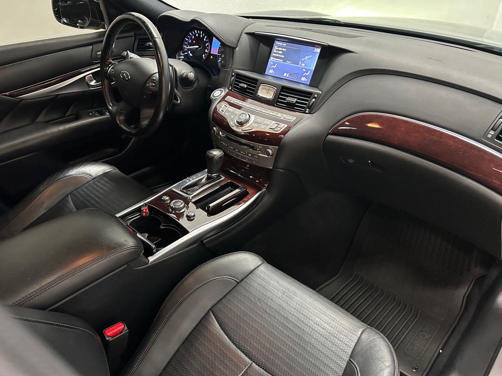 2017 INFINITI Q70 Image 33
