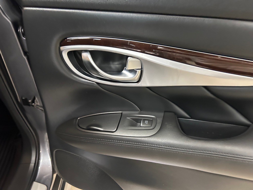 2017 INFINITI Q70 Image 41