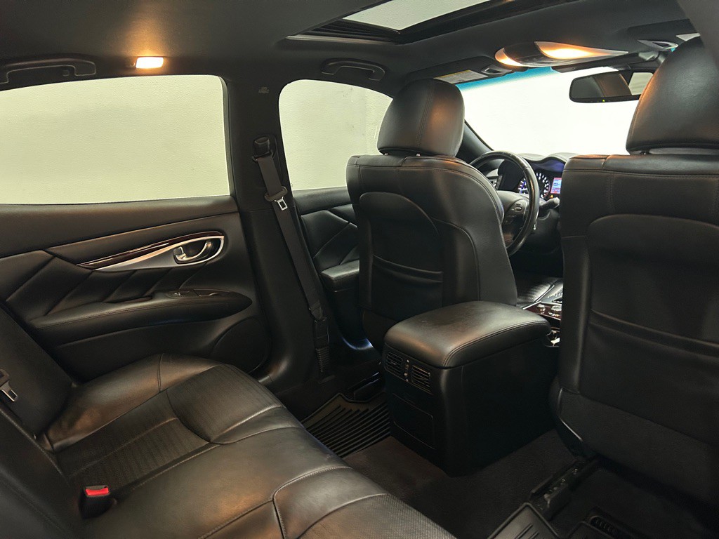 2017 INFINITI Q70 Image 42