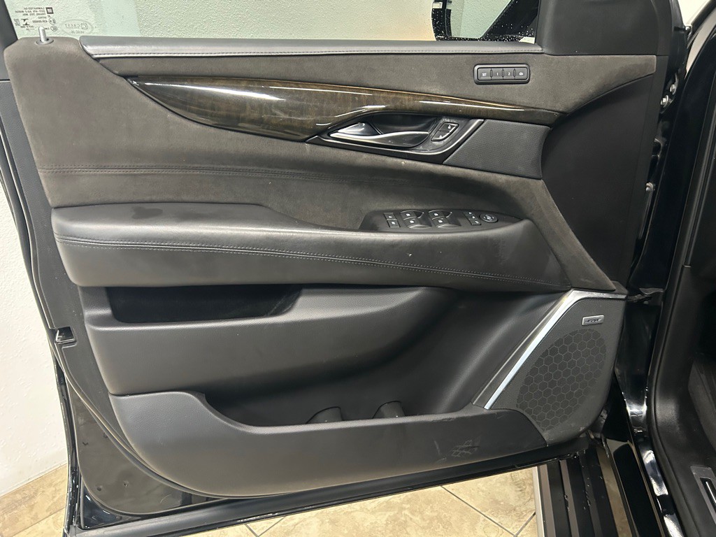 2020 Cadillac Escalade Image 13