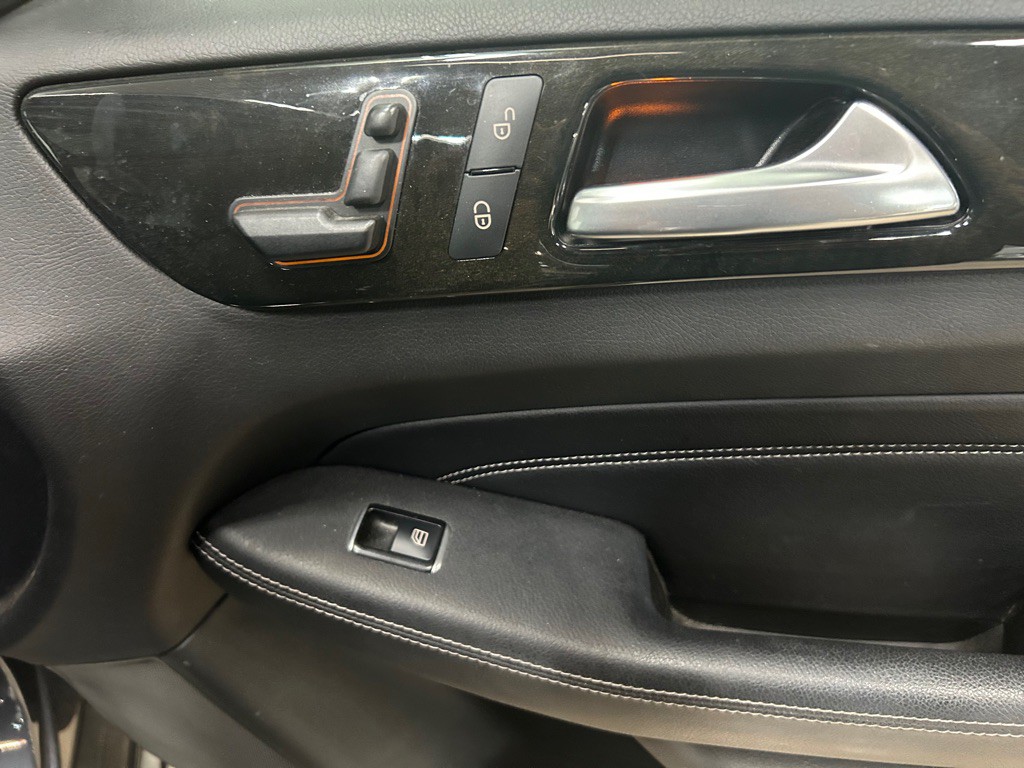 2015 Mercedes-Benz M-Class Image 32