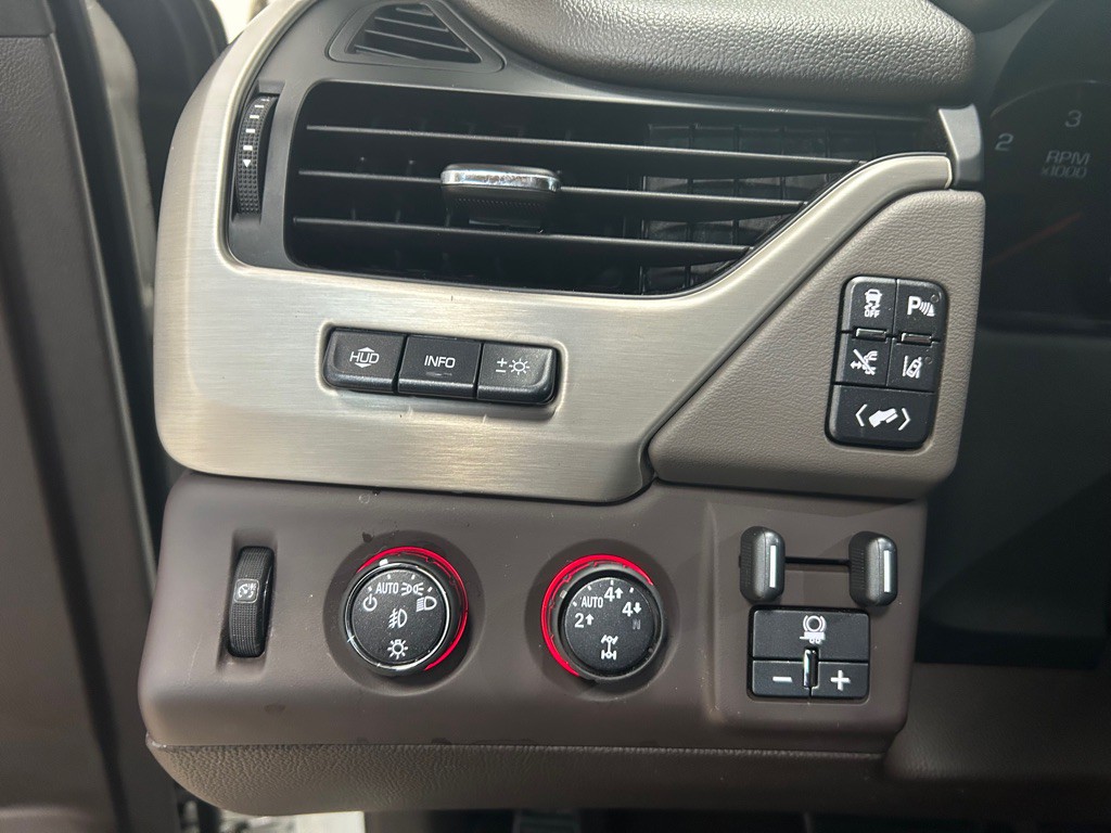 2015 GMC Yukon Image 17