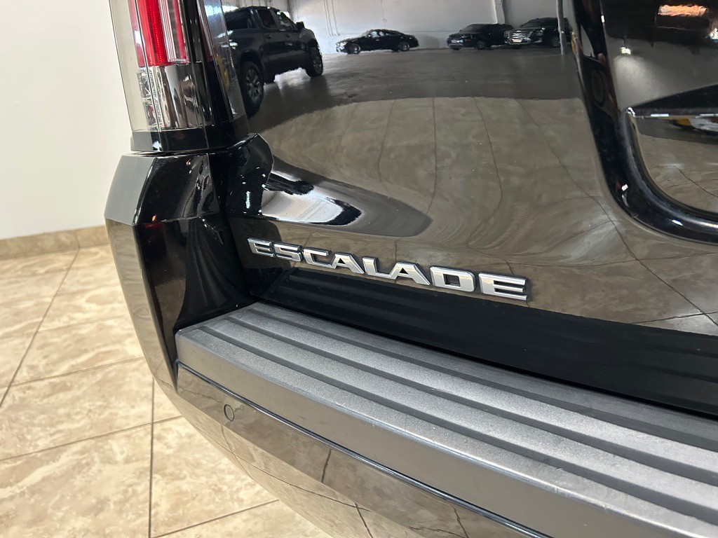 2017 Cadillac Escalade Image 13