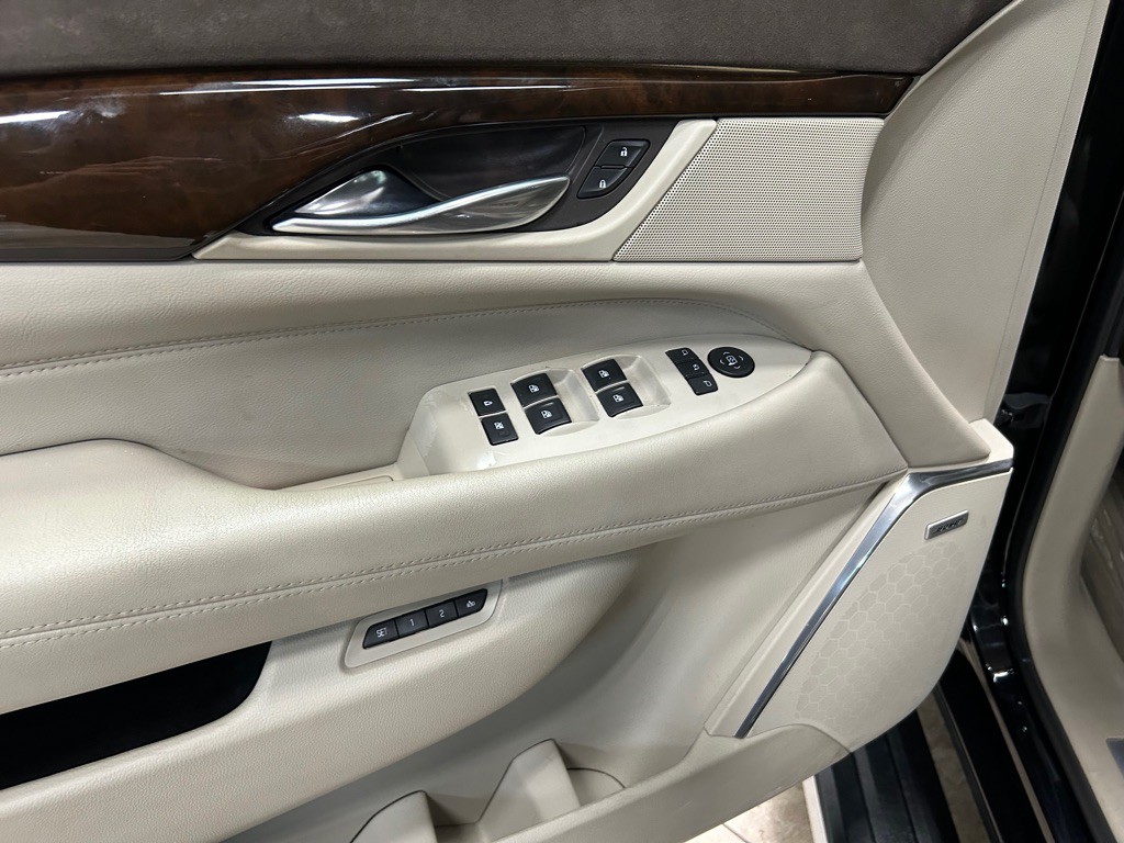 2017 Cadillac Escalade Image 15