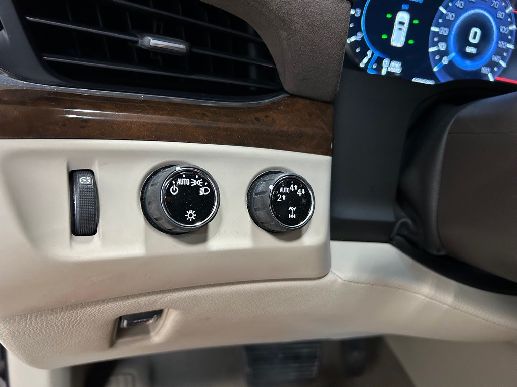 2017 Cadillac Escalade Image 16