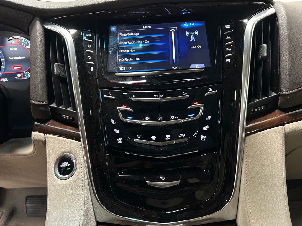 2017 Cadillac Escalade Image 24