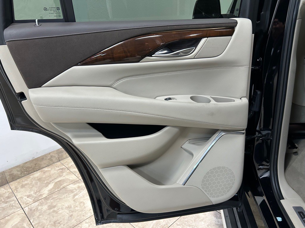 2017 Cadillac Escalade Image 33
