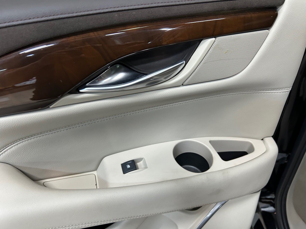 2017 Cadillac Escalade Image 34