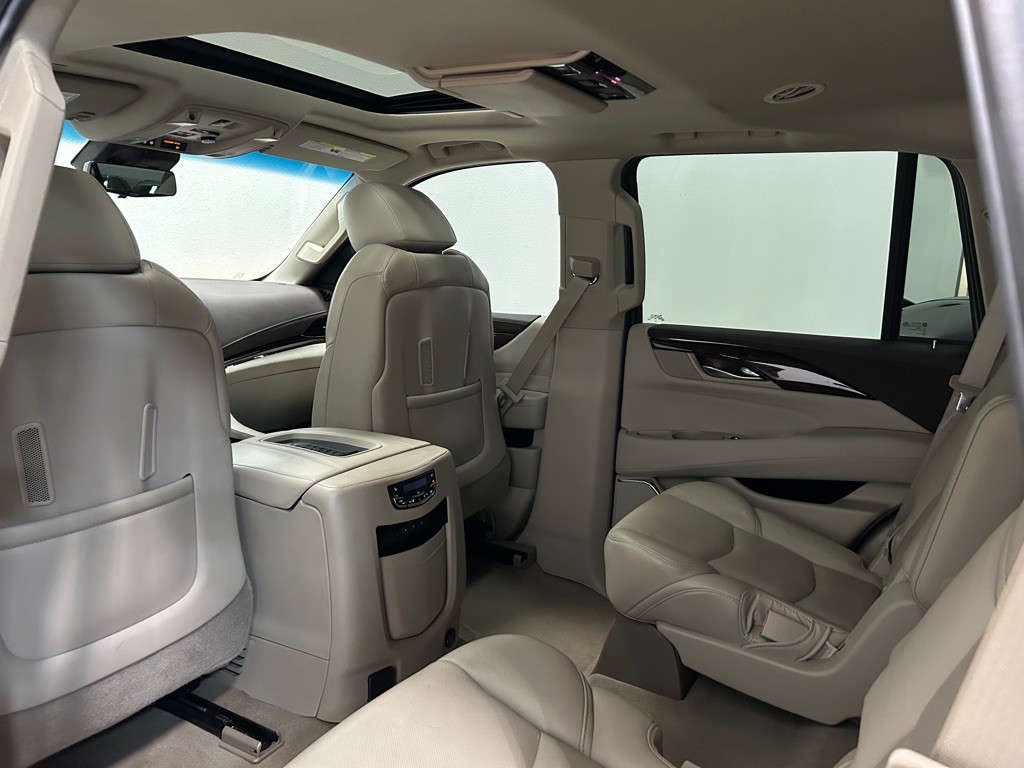 2017 Cadillac Escalade Image 35