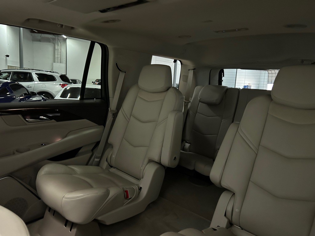 2017 Cadillac Escalade Image 36