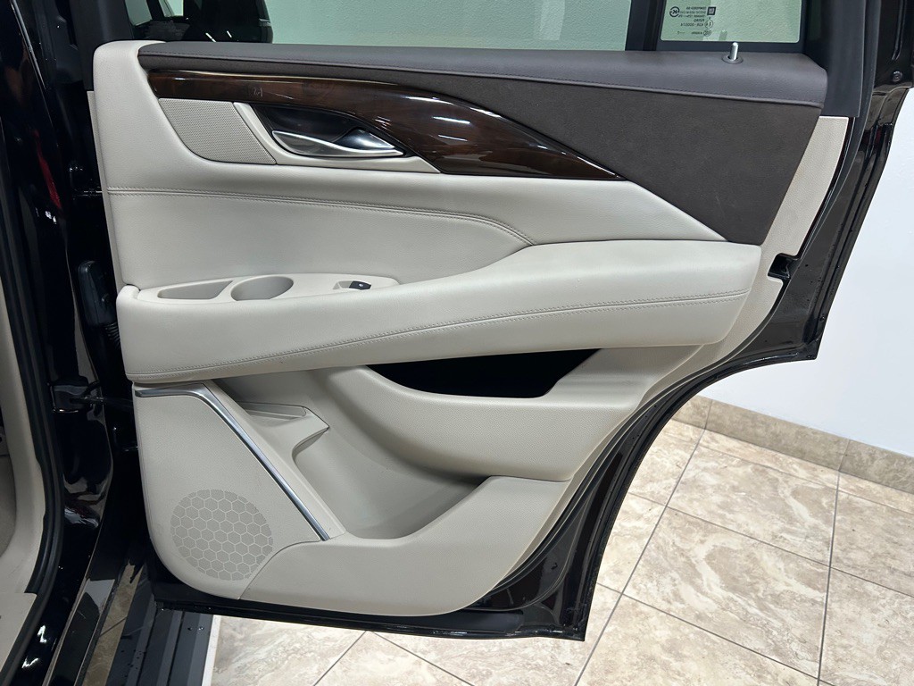2017 Cadillac Escalade Image 37