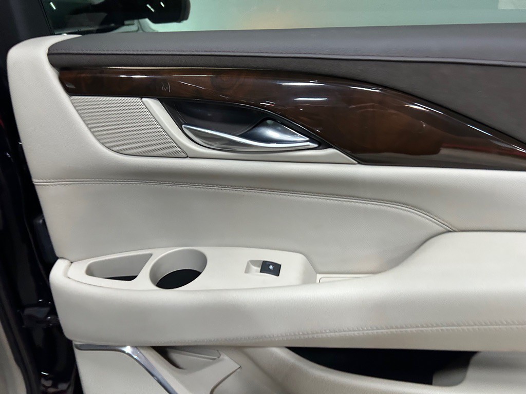 2017 Cadillac Escalade Image 38