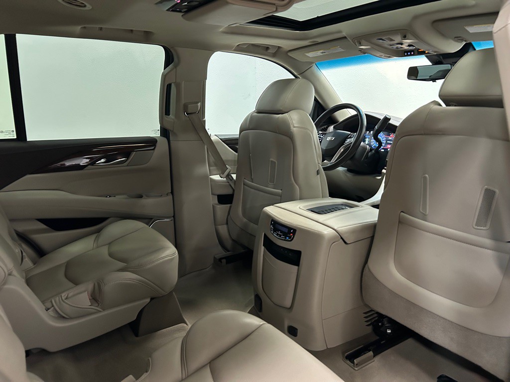 2017 Cadillac Escalade Image 39