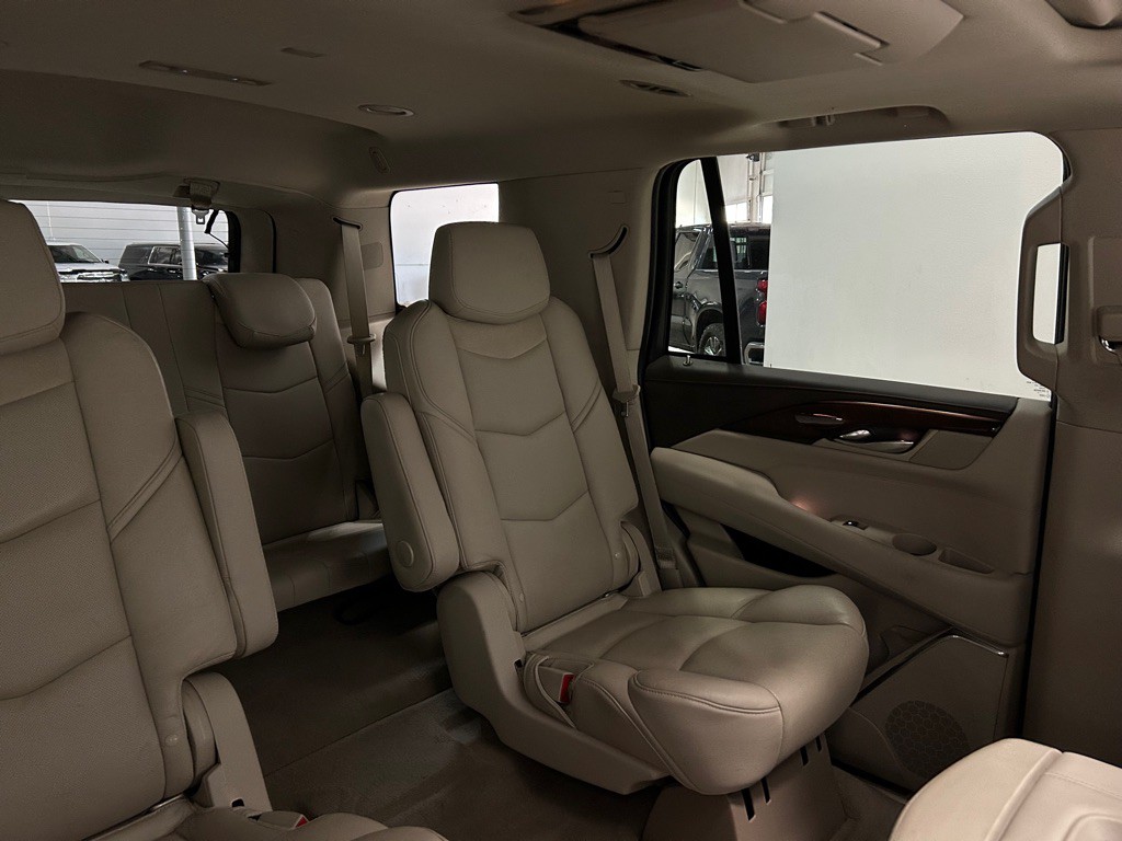 2017 Cadillac Escalade Image 40
