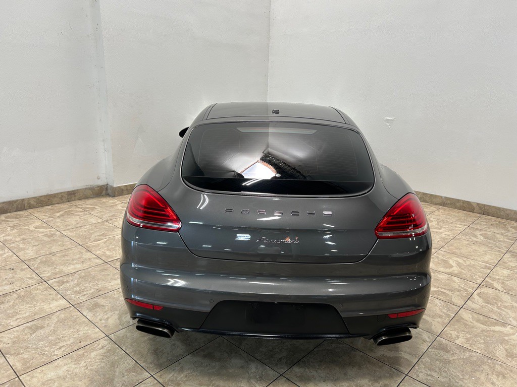 2015 Porsche Panamera Image 8