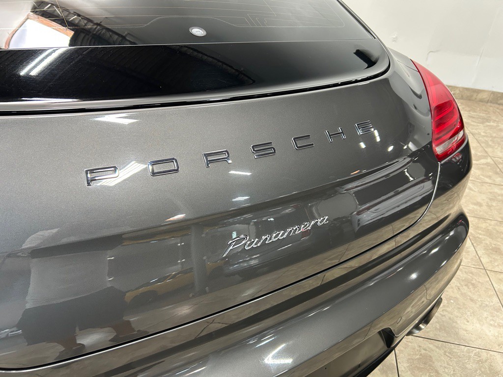 2015 Porsche Panamera Image 10