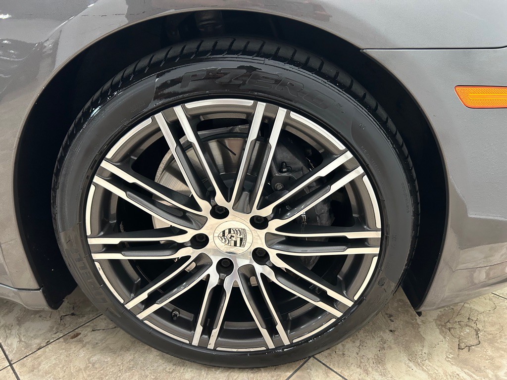 2015 Porsche Panamera Image 11