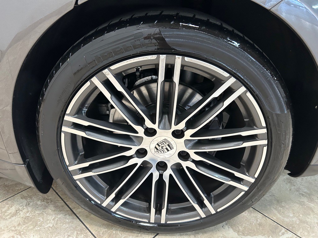 2015 Porsche Panamera Image 14