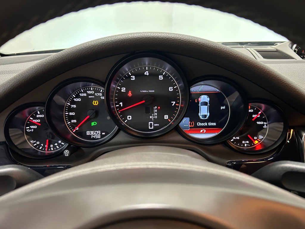 2015 Porsche Panamera Image 18