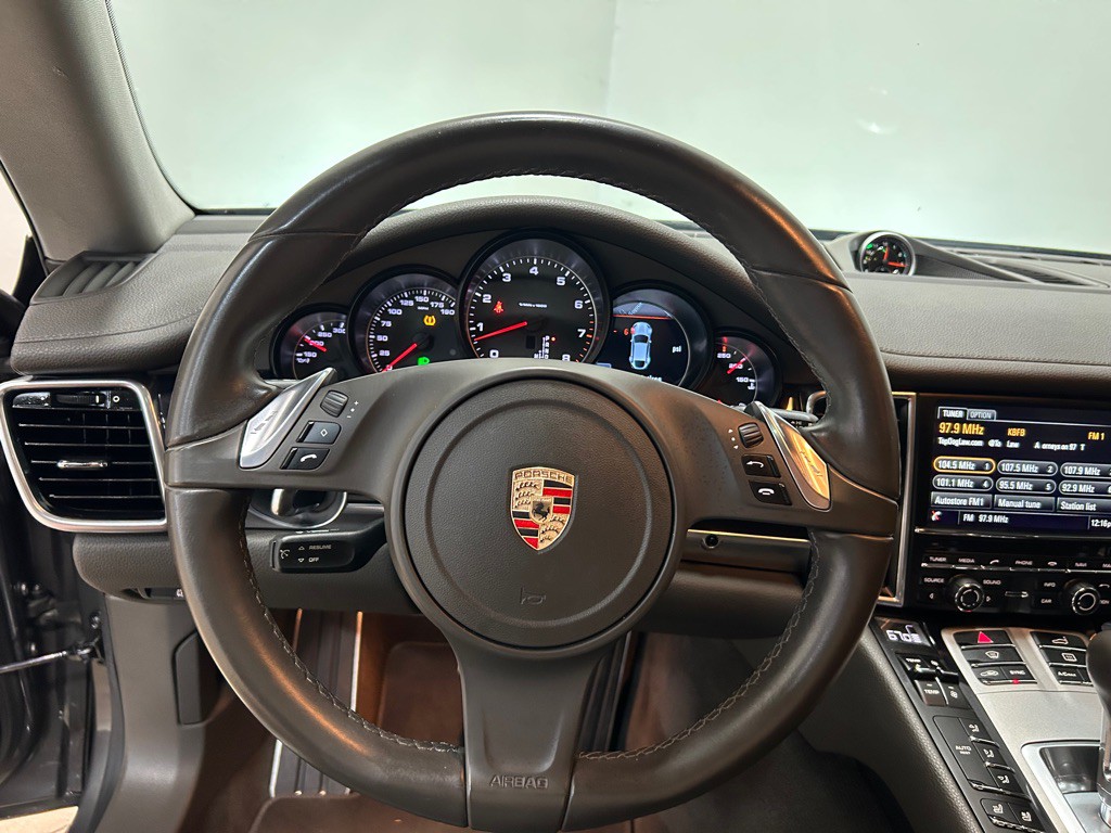 2015 Porsche Panamera Image 19