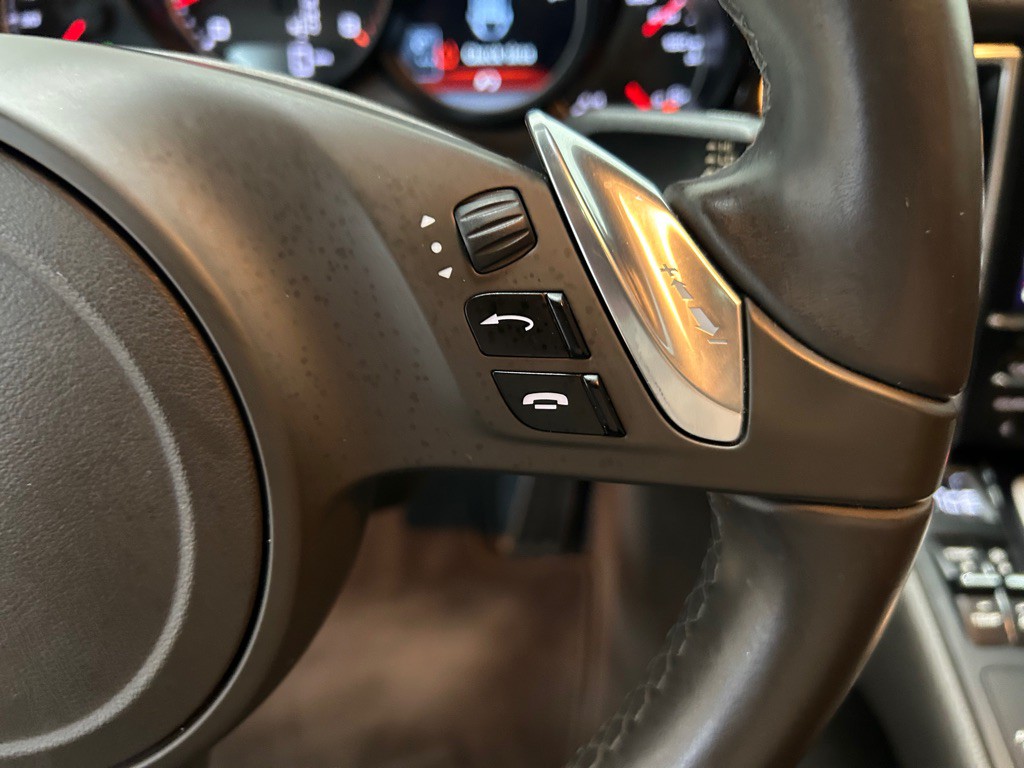 2015 Porsche Panamera Image 21