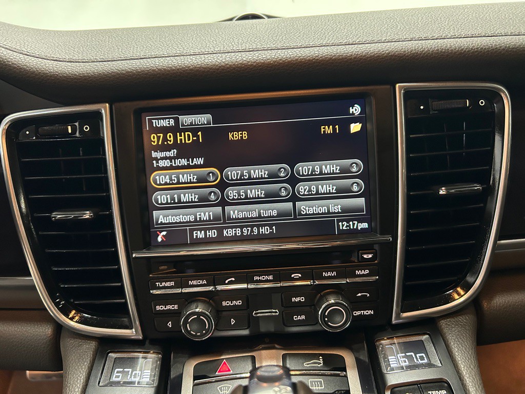 2015 Porsche Panamera Image 22
