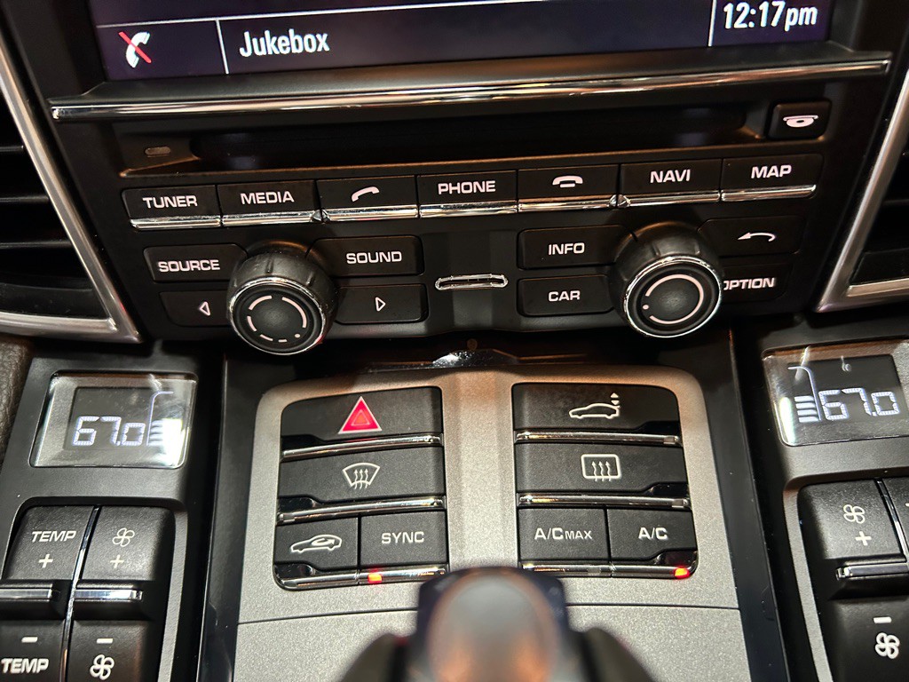 2015 Porsche Panamera Image 23