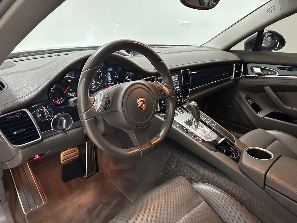 2015 Porsche Panamera Image 26