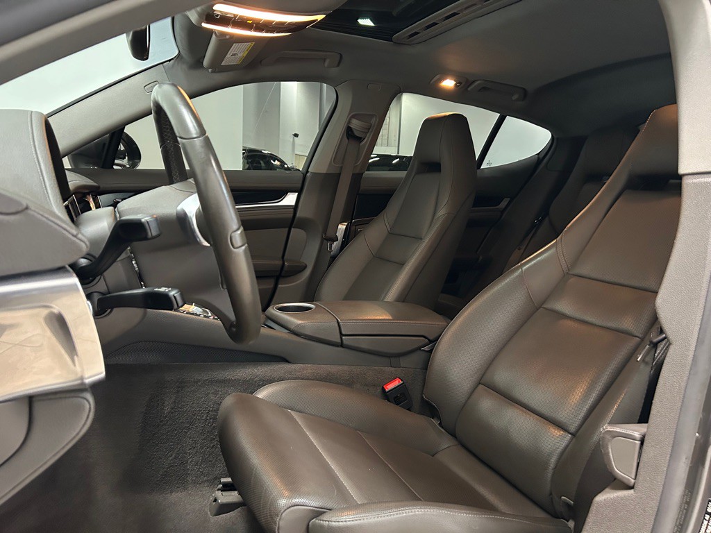 2015 Porsche Panamera Image 27