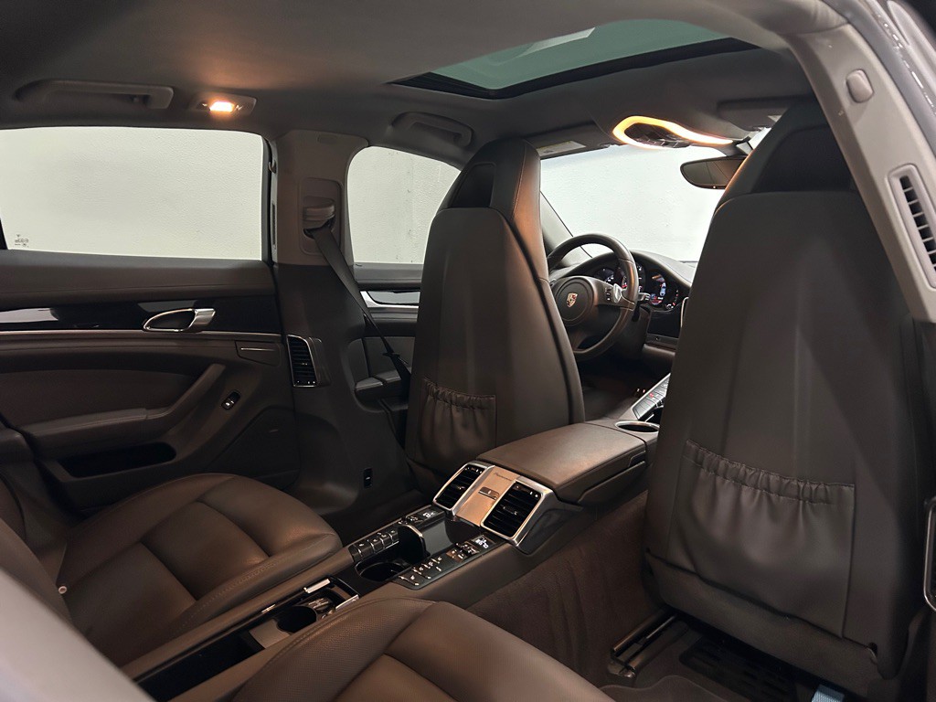2015 Porsche Panamera Image 39